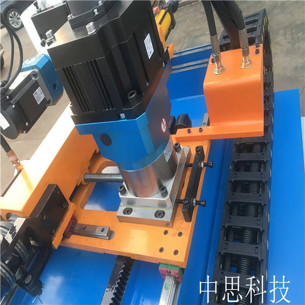 中(zhōng)思滾圓機以全新技術麵(miàn)向世界